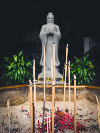 A statue of Confucius in Kek Look Tong.